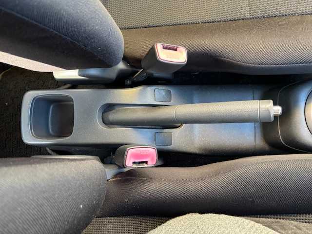 スズキ スイフト XG 宮城県 2006(平18)年 13.3万km シルキーシルバーメタリック 登録時走行距離132816km/AACエアコン/CD/FM/AM/ヘッドライトレベライザー/スペアキーあり/純正フロアマット/フルフラットシート/盗難防止装置/純正フロアマット