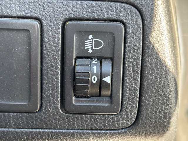 スズキ スイフト XG 宮城県 2006(平18)年 13.3万km シルキーシルバーメタリック 登録時走行距離132816km/AACエアコン/CD/FM/AM/ヘッドライトレベライザー/スペアキーあり/純正フロアマット/フルフラットシート/盗難防止装置/純正フロアマット