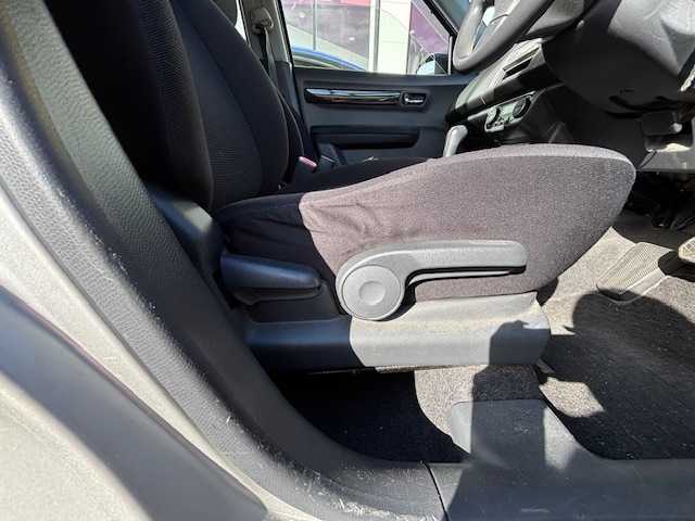 スズキ スイフト XG 宮城県 2006(平18)年 13.3万km シルキーシルバーメタリック 登録時走行距離132816km/AACエアコン/CD/FM/AM/ヘッドライトレベライザー/スペアキーあり/純正フロアマット/フルフラットシート/盗難防止装置/純正フロアマット