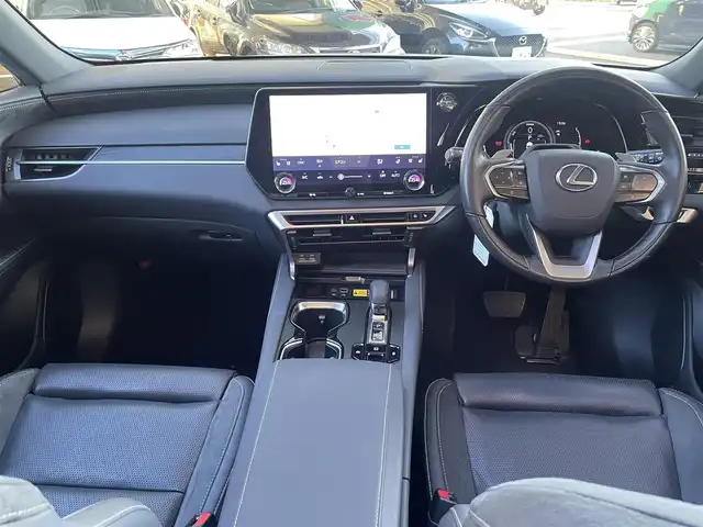 レクサス ＲＸ 350h バージョンL 静岡県 2023(令5)年 3万km ソニッククォーツ ワンオーナー/モデリスタエアロ/パノラマルーフ/純正ナビ/フルセグTV/BT/USB/全方位カメラ/デジタルインナーミラー/黒革シート/全席シートヒーター/全席エアシート/前席パワーシート/前席シートメモリー/パワーバックドア/ビルトインETC2.0/ステアリングヒーター/置くだけ充電/プリクラッシュセーフティ/レーンキープアシスト/レーダークルーズコントロール/クリアランスソナー/ヘッドアップディスプレイ/ブラインドスポットモニター/AC100V電源/スマートキー×2/保証書/取扱説明書/R6/R7点検記録簿有