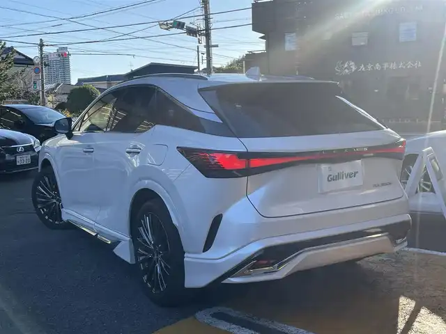 レクサス ＲＸ 350h バージョンL 静岡県 2023(令5)年 3万km ソニッククォーツ ワンオーナー/モデリスタエアロ/パノラマルーフ/純正ナビ/フルセグTV/BT/USB/全方位カメラ/デジタルインナーミラー/黒革シート/全席シートヒーター/全席エアシート/前席パワーシート/前席シートメモリー/パワーバックドア/ビルトインETC2.0/ステアリングヒーター/置くだけ充電/プリクラッシュセーフティ/レーンキープアシスト/レーダークルーズコントロール/クリアランスソナー/ヘッドアップディスプレイ/ブラインドスポットモニター/AC100V電源/スマートキー×2/保証書/取扱説明書/R6/R7点検記録簿有