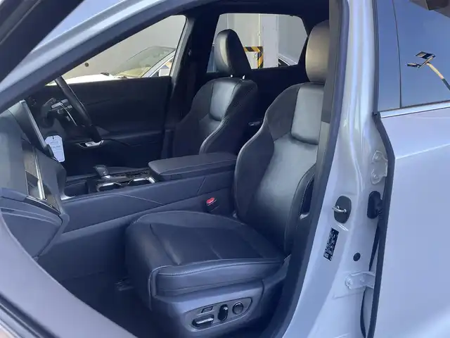 レクサス ＲＸ 350h バージョンL 静岡県 2023(令5)年 3万km ソニッククォーツ ワンオーナー/モデリスタエアロ/パノラマルーフ/純正ナビ/フルセグTV/BT/USB/全方位カメラ/デジタルインナーミラー/黒革シート/全席シートヒーター/全席エアシート/前席パワーシート/前席シートメモリー/パワーバックドア/ビルトインETC2.0/ステアリングヒーター/置くだけ充電/プリクラッシュセーフティ/レーンキープアシスト/レーダークルーズコントロール/クリアランスソナー/ヘッドアップディスプレイ/ブラインドスポットモニター/AC100V電源/スマートキー×2/保証書/取扱説明書/R6/R7点検記録簿有