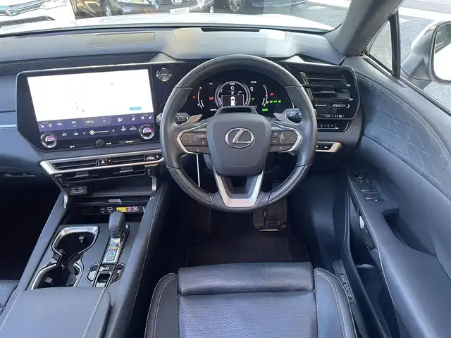 レクサス ＲＸ 350h バージョンL 静岡県 2023(令5)年 3万km ソニッククォーツ ワンオーナー/モデリスタエアロ/パノラマルーフ/純正ナビ/フルセグTV/BT/USB/全方位カメラ/デジタルインナーミラー/黒革シート/全席シートヒーター/全席エアシート/前席パワーシート/前席シートメモリー/パワーバックドア/ビルトインETC2.0/ステアリングヒーター/置くだけ充電/プリクラッシュセーフティ/レーンキープアシスト/レーダークルーズコントロール/クリアランスソナー/ヘッドアップディスプレイ/ブラインドスポットモニター/AC100V電源/スマートキー×2/保証書/取扱説明書/R6/R7点検記録簿有