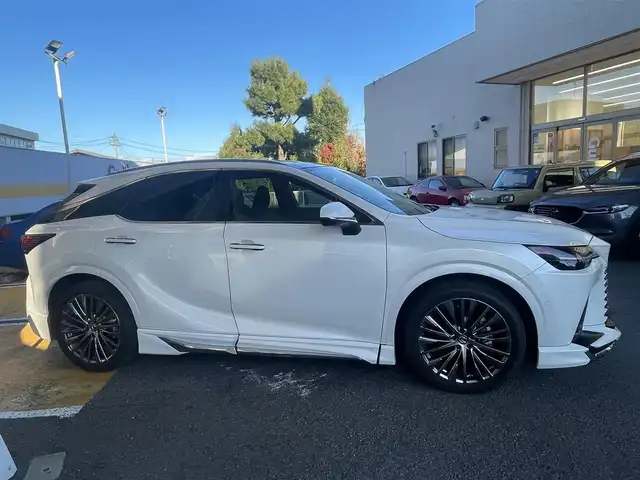 レクサス ＲＸ 350h バージョンL 静岡県 2023(令5)年 3万km ソニッククォーツ ワンオーナー/モデリスタエアロ/パノラマルーフ/純正ナビ/フルセグTV/BT/USB/全方位カメラ/デジタルインナーミラー/黒革シート/全席シートヒーター/全席エアシート/前席パワーシート/前席シートメモリー/パワーバックドア/ビルトインETC2.0/ステアリングヒーター/置くだけ充電/プリクラッシュセーフティ/レーンキープアシスト/レーダークルーズコントロール/クリアランスソナー/ヘッドアップディスプレイ/ブラインドスポットモニター/AC100V電源/スマートキー×2/保証書/取扱説明書/R6/R7点検記録簿有