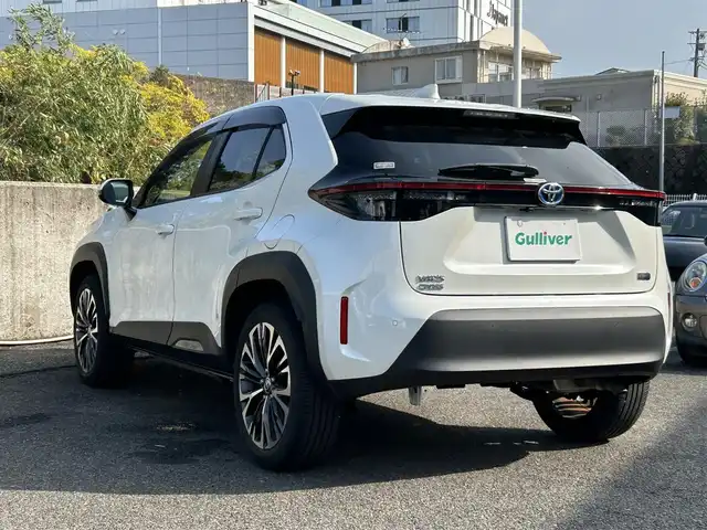 トヨタ ヤリスクロス ハイブリッド Z 長崎県 2020(令2)年 1.1万km ホワイトパールクリスタルシャイン 純正ディスプレイオーディオ(FM/AM/BT)・ナビ機能有り/ステアリングスイッチ/追従無しクルコン/ビルトインETC/ドライブモードセレクト/ハーフレザーシート/D席パワーシート/前席シートヒーター/パノラミックビューモニター/純正フロアマット/ドアバイザー/純正18インチアルミホイール/ABS/VSC/オートマチックハイビーム/手動光軸調整ダイヤル/レーントレーシングアシスト/クリアランスソナー/PKSB/RSA/SRSダブル・サイドエアバッグ/SRSカーテンエアバッグ/ISOFIX/取扱説明書/マルチメディア取扱説明書/保証書