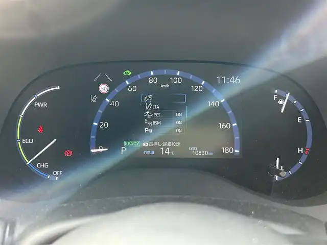 トヨタ ヤリスクロス ハイブリッド Z 長崎県 2020(令2)年 1.1万km ホワイトパールクリスタルシャイン 純正ディスプレイオーディオ(FM/AM/BT)・ナビ機能有り/ステアリングスイッチ/追従無しクルコン/ビルトインETC/ドライブモードセレクト/ハーフレザーシート/D席パワーシート/前席シートヒーター/パノラミックビューモニター/純正フロアマット/ドアバイザー/純正18インチアルミホイール/ABS/VSC/オートマチックハイビーム/手動光軸調整ダイヤル/レーントレーシングアシスト/クリアランスソナー/PKSB/RSA/SRSダブル・サイドエアバッグ/SRSカーテンエアバッグ/ISOFIX/取扱説明書/マルチメディア取扱説明書/保証書