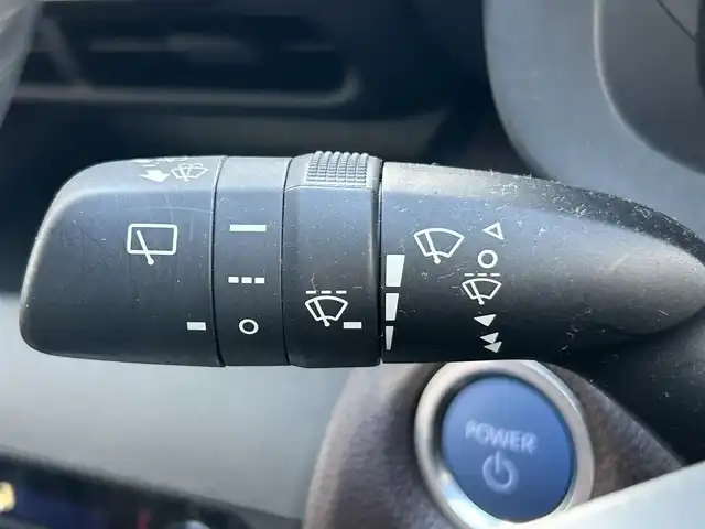 トヨタ ヤリスクロス ハイブリッド Z 長崎県 2020(令2)年 1.1万km ホワイトパールクリスタルシャイン 純正ディスプレイオーディオ(FM/AM/BT)・ナビ機能有り/ステアリングスイッチ/追従無しクルコン/ビルトインETC/ドライブモードセレクト/ハーフレザーシート/D席パワーシート/前席シートヒーター/パノラミックビューモニター/純正フロアマット/ドアバイザー/純正18インチアルミホイール/ABS/VSC/オートマチックハイビーム/手動光軸調整ダイヤル/レーントレーシングアシスト/クリアランスソナー/PKSB/RSA/SRSダブル・サイドエアバッグ/SRSカーテンエアバッグ/ISOFIX/取扱説明書/マルチメディア取扱説明書/保証書