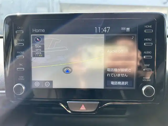 トヨタ ヤリスクロス ハイブリッド Z 長崎県 2020(令2)年 1.1万km ホワイトパールクリスタルシャイン 純正ディスプレイオーディオ(FM/AM/BT)・ナビ機能有り/ステアリングスイッチ/追従無しクルコン/ビルトインETC/ドライブモードセレクト/ハーフレザーシート/D席パワーシート/前席シートヒーター/パノラミックビューモニター/純正フロアマット/ドアバイザー/純正18インチアルミホイール/ABS/VSC/オートマチックハイビーム/手動光軸調整ダイヤル/レーントレーシングアシスト/クリアランスソナー/PKSB/RSA/SRSダブル・サイドエアバッグ/SRSカーテンエアバッグ/ISOFIX/取扱説明書/マルチメディア取扱説明書/保証書