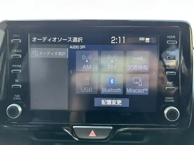トヨタ ヤリスクロス ハイブリッド Z 長崎県 2020(令2)年 1.1万km ホワイトパールクリスタルシャイン 純正ディスプレイオーディオ(FM/AM/BT)・ナビ機能有り/ステアリングスイッチ/追従無しクルコン/ビルトインETC/ドライブモードセレクト/ハーフレザーシート/D席パワーシート/前席シートヒーター/パノラミックビューモニター/純正フロアマット/ドアバイザー/純正18インチアルミホイール/ABS/VSC/オートマチックハイビーム/手動光軸調整ダイヤル/レーントレーシングアシスト/クリアランスソナー/PKSB/RSA/SRSダブル・サイドエアバッグ/SRSカーテンエアバッグ/ISOFIX/取扱説明書/マルチメディア取扱説明書/保証書