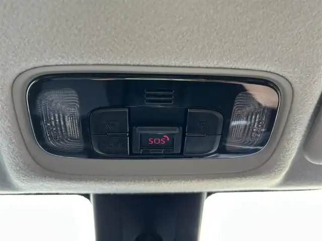 トヨタ ヤリスクロス ハイブリッド Z 長崎県 2020(令2)年 1.1万km ホワイトパールクリスタルシャイン 純正ディスプレイオーディオ(FM/AM/BT)・ナビ機能有り/ステアリングスイッチ/追従無しクルコン/ビルトインETC/ドライブモードセレクト/ハーフレザーシート/D席パワーシート/前席シートヒーター/パノラミックビューモニター/純正フロアマット/ドアバイザー/純正18インチアルミホイール/ABS/VSC/オートマチックハイビーム/手動光軸調整ダイヤル/レーントレーシングアシスト/クリアランスソナー/PKSB/RSA/SRSダブル・サイドエアバッグ/SRSカーテンエアバッグ/ISOFIX/取扱説明書/マルチメディア取扱説明書/保証書