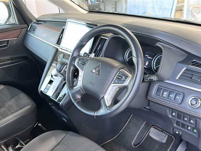 三菱 デリカＤ：５ ジャスパー 岐阜県 2020(令2)年 1.8万km エメラルドブラックパール/アイガーグレーメタリック 4WD/ディーゼル/純正１０インチナビ/フルセグ/ハーフレザーシート/全方位カメラ/両側パワースライドドア/衝突軽減ブレーキ/レーンキープアシスト/パドルシフト/ビルトインＥＴＣ/レーダークルーズコントロール/純正アルミホイール/純正マットガード/スマートキー/オートライト/オートハイビーム/スペアキー