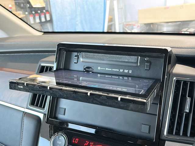 三菱 デリカＤ：５ ジャスパー 岐阜県 2020(令2)年 1.8万km エメラルドブラックパール/アイガーグレーメタリック 4WD/ディーゼル/純正１０インチナビ/フルセグ/ハーフレザーシート/全方位カメラ/両側パワースライドドア/衝突軽減ブレーキ/レーンキープアシスト/パドルシフト/ビルトインＥＴＣ/レーダークルーズコントロール/純正アルミホイール/純正マットガード/スマートキー/オートライト/オートハイビーム/スペアキー