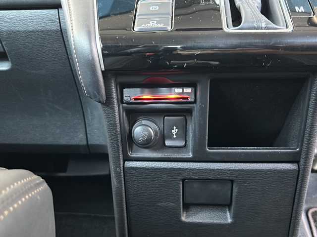 三菱 デリカＤ：５ ジャスパー 岐阜県 2020(令2)年 1.8万km エメラルドブラックパール/アイガーグレーメタリック 4WD/ディーゼル/純正１０インチナビ/フルセグ/ハーフレザーシート/全方位カメラ/両側パワースライドドア/衝突軽減ブレーキ/レーンキープアシスト/パドルシフト/ビルトインＥＴＣ/レーダークルーズコントロール/純正アルミホイール/純正マットガード/スマートキー/オートライト/オートハイビーム/スペアキー