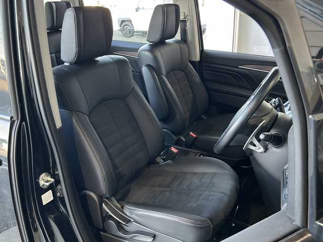 三菱 デリカＤ：５ ジャスパー 岐阜県 2020(令2)年 1.8万km エメラルドブラックパール/アイガーグレーメタリック 4WD/ディーゼル/純正１０インチナビ/フルセグ/ハーフレザーシート/全方位カメラ/両側パワースライドドア/衝突軽減ブレーキ/レーンキープアシスト/パドルシフト/ビルトインＥＴＣ/レーダークルーズコントロール/純正アルミホイール/純正マットガード/スマートキー/オートライト/オートハイビーム/スペアキー