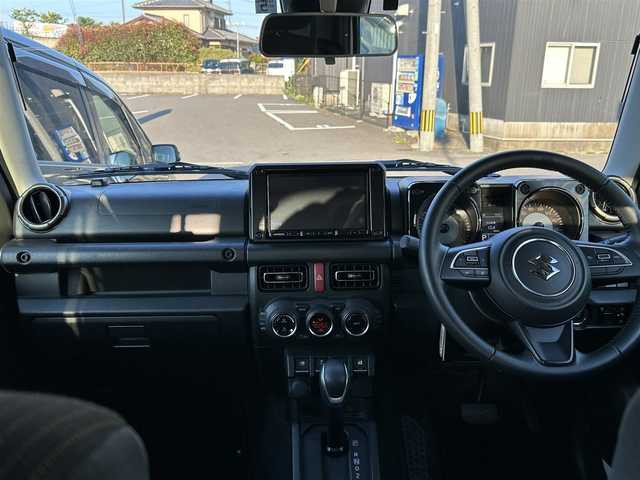 スズキ ジムニー シエラ JC 長崎県 2022(令4)年 1.5万km ピュアホワイトP ワンオーナー/リトルG仕様/社外8インチナビ/(CD/DVD/BT/フルセグ)/バックカメラ/衝突軽減ブレーキ/レーンアシスト/クルーズコントロール/ETC/ステアリングスイッチ/オートライト/フォグランプ/純正15インチAW/DAMDリトルGキット