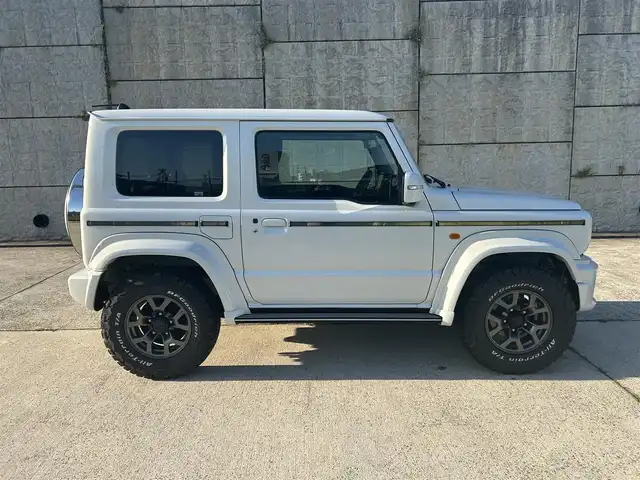 スズキ ジムニー シエラ JC 長崎県 2022(令4)年 1.5万km ピュアホワイトP ワンオーナー/リトルG仕様/社外8インチナビ/(CD/DVD/BT/フルセグ)/バックカメラ/衝突軽減ブレーキ/レーンアシスト/クルーズコントロール/ETC/ステアリングスイッチ/オートライト/フォグランプ/純正15インチAW/DAMDリトルGキット