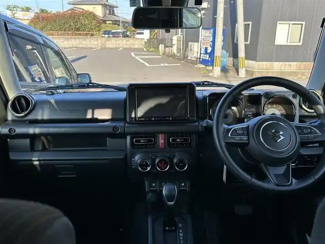 スズキ ジムニー シエラ JC 長崎県 2022(令4)年 1.5万km ピュアホワイトP ワンオーナー/リトルG仕様/社外8インチナビ/(CD/DVD/BT/フルセグ)/バックカメラ/衝突軽減ブレーキ/レーンアシスト/クルーズコントロール/ETC/ステアリングスイッチ/オートライト/フォグランプ/純正15インチAW/DAMDリトルGキット