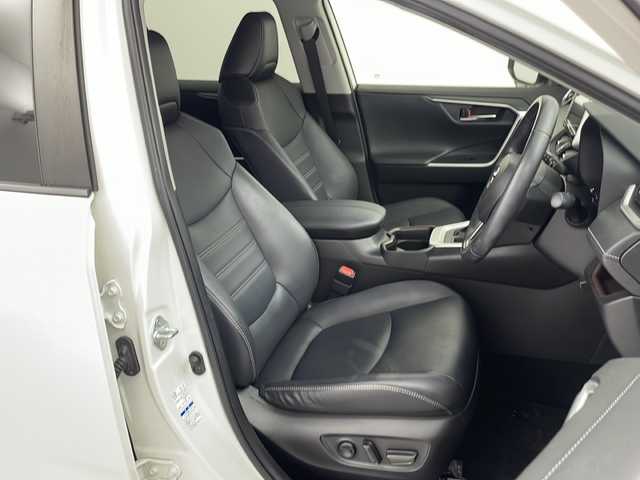 トヨタ ＲＡＶ４ G 群馬県 2019(令1)年 4.3万km ホワイトパールクリスタルシャイン 純正９型ナビ　バックカメラ　ルーフレール　電動リアゲート　衝突被害軽減ブレーキ　アダプティブクルーズコントロール　ＢＳＭ　ステアリングヒーター　ビルトインＥＴＣ　シートメモリー　パワーシート　禁煙車