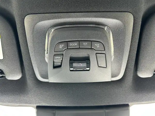 トヨタ カローラ クロス ハイブリッド Z 佐賀県 2024(令6)年 1.3万km アティチュードブラックマイカ/プラチナホワイトパールマイカ トヨタセーフティセンス/・プリクラッシュセーフティ/・レーントレーシングアシスト/・レーダークルーズコントロール/・ロードサインアシスト/・プロアクティブドライビングアシスト/ブラインドスポットモニター/アラウンドビューモニター/前後コーナーセンサー/純正OPパノラマルーフ/パワーバックドア/LEDヘッドライト/フォグランプ/オートマチックハイビーム/純正ディスプレイオーディオ/・フルセグTV/BT/TypeC端子/ETC2.0