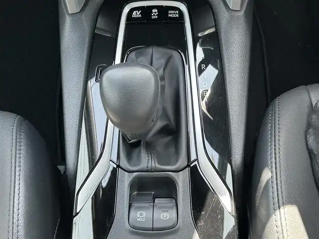 トヨタ カローラ クロス ハイブリッド Z 佐賀県 2024(令6)年 1.3万km アティチュードブラックマイカ/プラチナホワイトパールマイカ トヨタセーフティセンス/・プリクラッシュセーフティ/・レーントレーシングアシスト/・レーダークルーズコントロール/・ロードサインアシスト/・プロアクティブドライビングアシスト/ブラインドスポットモニター/アラウンドビューモニター/前後コーナーセンサー/純正OPパノラマルーフ/パワーバックドア/LEDヘッドライト/フォグランプ/オートマチックハイビーム/純正ディスプレイオーディオ/・フルセグTV/BT/TypeC端子/ETC2.0