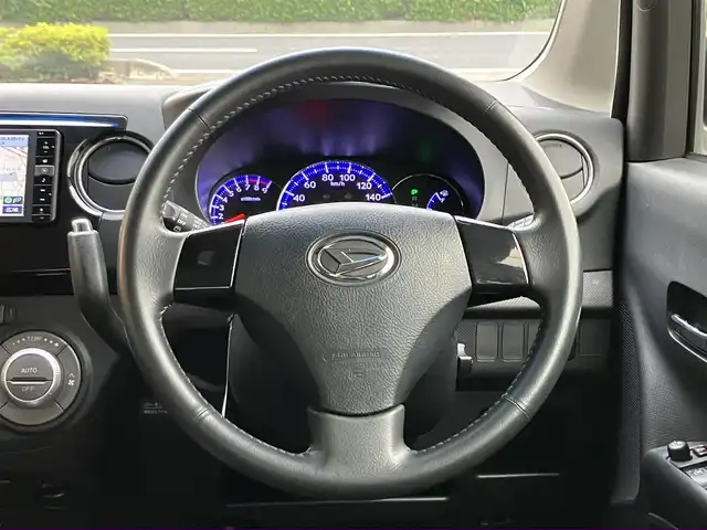 ダイハツ タント エグゼ カスタムRS 埼玉県 2012(平24)年 5.6万km パールホワイトⅢ 登録時56039km/ターボ車/純正ナビ【NSZN-W62】/　・フルセグTV/　・バックカメラ/　・CD/DVD再生/　・Bluetooth接続/アイドリングストップ/ハーフレザーシート/純正15インチAW/革巻ステアリング/オートエアコン/スマートキー/ドアバイザー/電格ミラー/HIDライト/フォグ/ETC/保証書/取扱説明書/ナビ取扱説明書/点検整備記録簿（H25.H26.H27.H28.H29.H30.R1.R2.R3.R4.R5）