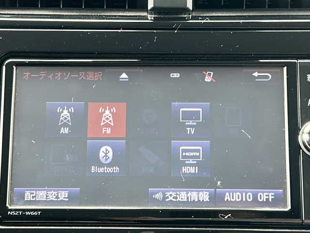 トヨタ プリウス ＰＨＶ S 福岡県 2017(平29)年 8.7万km ホワイトパールクリスタルシャイン ・充電ケーブル付き/・太陽光パネル/・7インチ純正ナビ/（BLUETOOTH/フルセグ/バックカメラ/・ワンオーナー/・ETC/・ドライブレコーダー/・プラグインハイブリッド/・スペアキー/・クルーズコントロール/・USB入力端子/・純正アルミホイール/・フロアマット/・シートヒーター/・横滑り防止装置/・レーンキープアシスト/・コーナーセンサー/・電動格納ミラー/・ドライブモード/・保証書/・取扱説明書