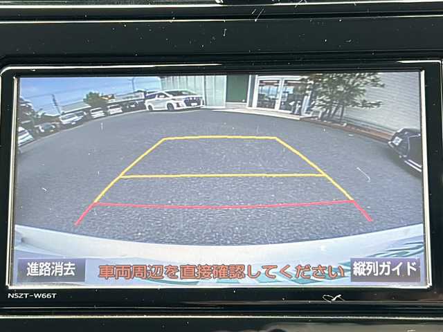 トヨタ プリウス ＰＨＶ S 福岡県 2017(平29)年 8.7万km ホワイトパールクリスタルシャイン ・充電ケーブル付き/・太陽光パネル/・7インチ純正ナビ/（BLUETOOTH/フルセグ/バックカメラ/・ワンオーナー/・ETC/・ドライブレコーダー/・プラグインハイブリッド/・スペアキー/・クルーズコントロール/・USB入力端子/・純正アルミホイール/・フロアマット/・シートヒーター/・横滑り防止装置/・レーンキープアシスト/・コーナーセンサー/・電動格納ミラー/・ドライブモード/・保証書/・取扱説明書