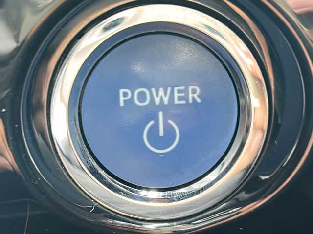 トヨタ プリウス ＰＨＶ S 福岡県 2017(平29)年 8.7万km ホワイトパールクリスタルシャイン ・充電ケーブル付き/・太陽光パネル/・7インチ純正ナビ/（BLUETOOTH/フルセグ/バックカメラ/・ワンオーナー/・ETC/・ドライブレコーダー/・プラグインハイブリッド/・スペアキー/・クルーズコントロール/・USB入力端子/・純正アルミホイール/・フロアマット/・シートヒーター/・横滑り防止装置/・レーンキープアシスト/・コーナーセンサー/・電動格納ミラー/・ドライブモード/・保証書/・取扱説明書