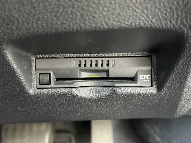 トヨタ プリウス ＰＨＶ S 福岡県 2017(平29)年 8.7万km ホワイトパールクリスタルシャイン ・充電ケーブル付き/・太陽光パネル/・7インチ純正ナビ/（BLUETOOTH/フルセグ/バックカメラ/・ワンオーナー/・ETC/・ドライブレコーダー/・プラグインハイブリッド/・スペアキー/・クルーズコントロール/・USB入力端子/・純正アルミホイール/・フロアマット/・シートヒーター/・横滑り防止装置/・レーンキープアシスト/・コーナーセンサー/・電動格納ミラー/・ドライブモード/・保証書/・取扱説明書