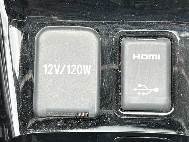 トヨタ プリウス ＰＨＶ S 福岡県 2017(平29)年 8.7万km ホワイトパールクリスタルシャイン ・充電ケーブル付き/・太陽光パネル/・7インチ純正ナビ/（BLUETOOTH/フルセグ/バックカメラ/・ワンオーナー/・ETC/・ドライブレコーダー/・プラグインハイブリッド/・スペアキー/・クルーズコントロール/・USB入力端子/・純正アルミホイール/・フロアマット/・シートヒーター/・横滑り防止装置/・レーンキープアシスト/・コーナーセンサー/・電動格納ミラー/・ドライブモード/・保証書/・取扱説明書