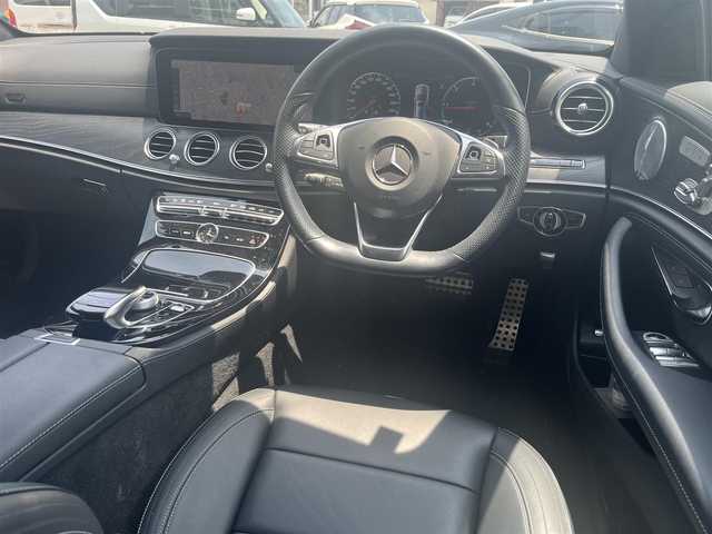メルセデス・ベンツ Ｅ２２０ｄ SW AVG スポーツ 本革 三重県 2018(平30)年 4.9万km ポーラホワイト ナッパ革シート/Burmesterサウンドシステム/エアバランスパッケージ/レーダーセーフティパッケージ/360度カメラシステム/アクティブパーキングアシスト/パワーバックドア/フットトランクオープナー/マルチビームLEDヘッドランプ/アダプティプハイビームアシストプラス/19インチアルミホイール/ブラックアッシュ木目調インパネ加飾/シートヒーター（前席・後席）/12.3インチワイドディスプレイ/HDDナビ・地デジTV