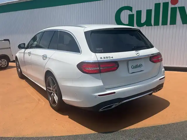 メルセデス・ベンツ Ｅ２２０ｄ SW AVG スポーツ 本革 三重県 2018(平30)年 4.9万km ポーラホワイト ナッパ革シート/Burmesterサウンドシステム/エアバランスパッケージ/レーダーセーフティパッケージ/360度カメラシステム/アクティブパーキングアシスト/パワーバックドア/フットトランクオープナー/マルチビームLEDヘッドランプ/アダプティプハイビームアシストプラス/19インチアルミホイール/ブラックアッシュ木目調インパネ加飾/シートヒーター（前席・後席）/12.3インチワイドディスプレイ/HDDナビ・地デジTV