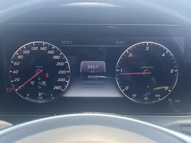 メルセデス・ベンツ Ｅ２２０ｄ SW AVG スポーツ 本革 三重県 2018(平30)年 4.9万km ポーラホワイト ナッパ革シート/Burmesterサウンドシステム/エアバランスパッケージ/レーダーセーフティパッケージ/360度カメラシステム/アクティブパーキングアシスト/パワーバックドア/フットトランクオープナー/マルチビームLEDヘッドランプ/アダプティプハイビームアシストプラス/19インチアルミホイール/ブラックアッシュ木目調インパネ加飾/シートヒーター（前席・後席）/12.3インチワイドディスプレイ/HDDナビ・地デジTV