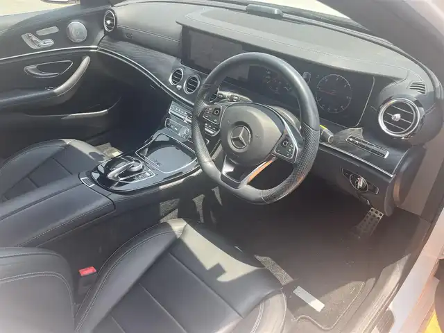 メルセデス・ベンツ Ｅ２２０ｄ SW AVG スポーツ 本革 三重県 2018(平30)年 4.9万km ポーラホワイト ナッパ革シート/Burmesterサウンドシステム/エアバランスパッケージ/レーダーセーフティパッケージ/360度カメラシステム/アクティブパーキングアシスト/パワーバックドア/フットトランクオープナー/マルチビームLEDヘッドランプ/アダプティプハイビームアシストプラス/19インチアルミホイール/ブラックアッシュ木目調インパネ加飾/シートヒーター（前席・後席）/12.3インチワイドディスプレイ/HDDナビ・地デジTV