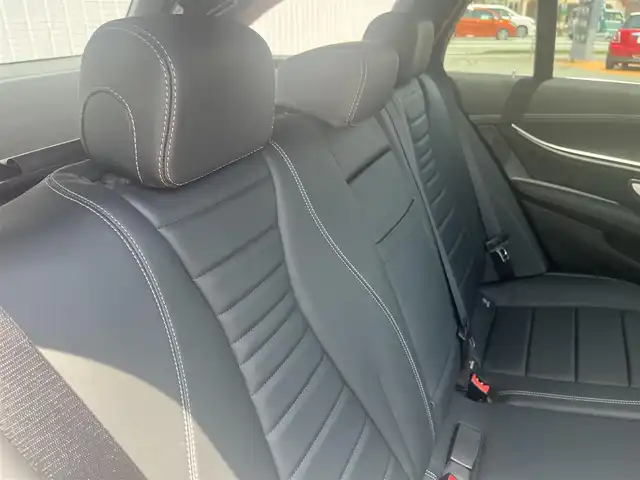 メルセデス・ベンツ Ｅ２２０ｄ SW AVG スポーツ 本革 三重県 2018(平30)年 4.9万km ポーラホワイト ナッパ革シート/Burmesterサウンドシステム/エアバランスパッケージ/レーダーセーフティパッケージ/360度カメラシステム/アクティブパーキングアシスト/パワーバックドア/フットトランクオープナー/マルチビームLEDヘッドランプ/アダプティプハイビームアシストプラス/19インチアルミホイール/ブラックアッシュ木目調インパネ加飾/シートヒーター（前席・後席）/12.3インチワイドディスプレイ/HDDナビ・地デジTV