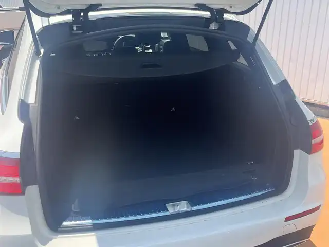 メルセデス・ベンツ Ｅ２２０ｄ SW AVG スポーツ 本革 三重県 2018(平30)年 4.9万km ポーラホワイト ナッパ革シート/Burmesterサウンドシステム/エアバランスパッケージ/レーダーセーフティパッケージ/360度カメラシステム/アクティブパーキングアシスト/パワーバックドア/フットトランクオープナー/マルチビームLEDヘッドランプ/アダプティプハイビームアシストプラス/19インチアルミホイール/ブラックアッシュ木目調インパネ加飾/シートヒーター（前席・後席）/12.3インチワイドディスプレイ/HDDナビ・地デジTV