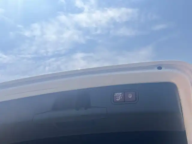 メルセデス・ベンツ Ｅ２２０ｄ SW AVG スポーツ 本革 三重県 2018(平30)年 4.9万km ポーラホワイト ナッパ革シート/Burmesterサウンドシステム/エアバランスパッケージ/レーダーセーフティパッケージ/360度カメラシステム/アクティブパーキングアシスト/パワーバックドア/フットトランクオープナー/マルチビームLEDヘッドランプ/アダプティプハイビームアシストプラス/19インチアルミホイール/ブラックアッシュ木目調インパネ加飾/シートヒーター（前席・後席）/12.3インチワイドディスプレイ/HDDナビ・地デジTV