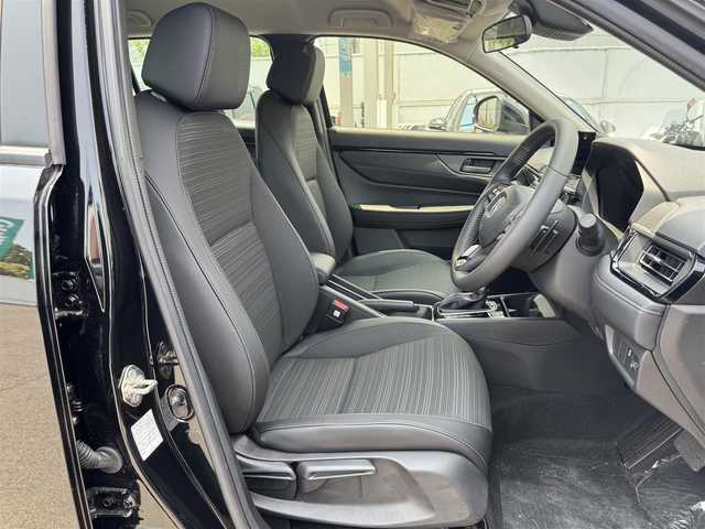 ホンダ ＷＲ－Ｖ Z ブラックスタイル 三重県 2025(令7)年 0.1万km未満 クリスタルブラックパール 登録未使用車/ホンダセンシング /・衝突軽減ブレーキ/・誤発進抑制機能/・後方誤発進抑制機能/・近距離衝突軽減ブレーキ/・歩行者事故低減ステアリング/・路外逸脱抑制機能/・アダプティブクルーズコントロール/・車線維持支援システム/・先行車発進お知らせ機能/・標識認識機能/・オートハイビーム/・パーキングセンサーシステム/ナビ装着用スペシャルパッケージ/・ステアリングスイッチ/　(オーディオ/ナビ/ハンズフリー/音声認識)/・リアワイドカメラ/・車載通信機/・Bluetoothユニット/パドルシフト/USBジャック(運転席)/充電用USBジャック(助手席)/純正17インチ5本マルチスポークフルブラック塗装アルミホイール/ブラックドアミラー/ブラックアウトサイドドアハンドル/フルLEDヘッドランプ/・オートライト/LEDフロントフォグランプ/プッシュエンジンスタート/スマートキー×2