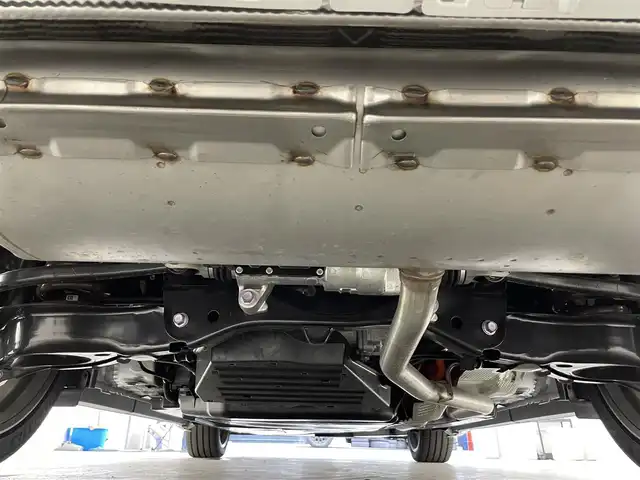 トヨタ クラウン クロスオーバー Z 滋賀県 2025(令7)年 0.4万km プレシャスホワイトパール 禁煙車/純正１２．３インチナビ/（Bluetooth/フルセグTV/USB/Miracast)/全方位カメラ/トヨタプレミアムサウンドシステム/シートヒーター（D+N席）/パワーシート（D+N席)/LEDヘッドランプ/デジタルインナーミラー/純正前後ドライブレコーダー/パワーバックドア/プリクラッシュセーフティ/衝突回避支援システム/レーントレーシングアシスト/レーダークルーズコントロール/アダプティブハイビームシステム/ロードサインアシスト/プロアクティヴドライビングシステム/ブラインドスポットモニター/パーキングサポートブレーキ/本革巻スポークステアリング/パドルシフト/ステアリングヒーター/ステアリングスイッチ/スマートキー/全ドアイージークローザー/アクセサリーコンセント/充電用USB端子/おくだけ充電/ビルトインETC2.0