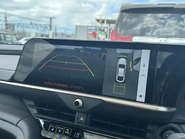 トヨタ クラウン クロスオーバー Z 滋賀県 2025(令7)年 0.4万km プレシャスホワイトパール 禁煙車/純正１２．３インチナビ/（Bluetooth/フルセグTV/USB/Miracast)/全方位カメラ/トヨタプレミアムサウンドシステム/シートヒーター（D+N席）/パワーシート（D+N席)/LEDヘッドランプ/デジタルインナーミラー/純正前後ドライブレコーダー/パワーバックドア/プリクラッシュセーフティ/衝突回避支援システム/レーントレーシングアシスト/レーダークルーズコントロール/アダプティブハイビームシステム/ロードサインアシスト/プロアクティヴドライビングシステム/ブラインドスポットモニター/パーキングサポートブレーキ/本革巻スポークステアリング/パドルシフト/ステアリングヒーター/ステアリングスイッチ/スマートキー/全ドアイージークローザー/アクセサリーコンセント/充電用USB端子/おくだけ充電/ビルトインETC2.0