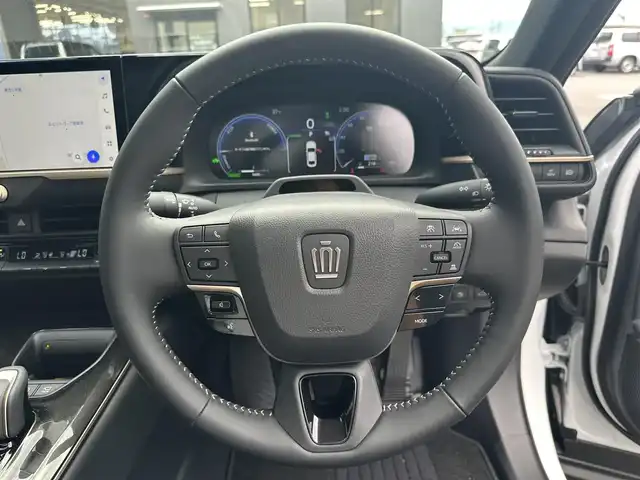 トヨタ クラウン クロスオーバー Z 滋賀県 2025(令7)年 0.4万km プレシャスホワイトパール 禁煙車/純正１２．３インチナビ/（Bluetooth/フルセグTV/USB/Miracast)/全方位カメラ/トヨタプレミアムサウンドシステム/シートヒーター（D+N席）/パワーシート（D+N席)/LEDヘッドランプ/デジタルインナーミラー/純正前後ドライブレコーダー/パワーバックドア/プリクラッシュセーフティ/衝突回避支援システム/レーントレーシングアシスト/レーダークルーズコントロール/アダプティブハイビームシステム/ロードサインアシスト/プロアクティヴドライビングシステム/ブラインドスポットモニター/パーキングサポートブレーキ/本革巻スポークステアリング/パドルシフト/ステアリングヒーター/ステアリングスイッチ/スマートキー/全ドアイージークローザー/アクセサリーコンセント/充電用USB端子/おくだけ充電/ビルトインETC2.0