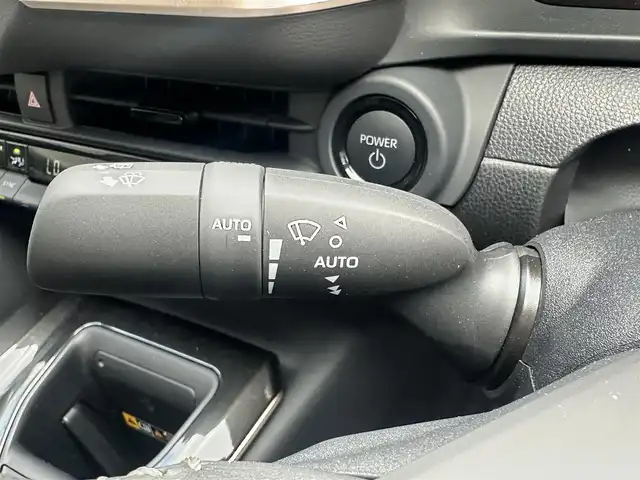 トヨタ クラウン クロスオーバー Z 滋賀県 2025(令7)年 0.4万km プレシャスホワイトパール 禁煙車/純正１２．３インチナビ/（Bluetooth/フルセグTV/USB/Miracast)/全方位カメラ/トヨタプレミアムサウンドシステム/シートヒーター（D+N席）/パワーシート（D+N席)/LEDヘッドランプ/デジタルインナーミラー/純正前後ドライブレコーダー/パワーバックドア/プリクラッシュセーフティ/衝突回避支援システム/レーントレーシングアシスト/レーダークルーズコントロール/アダプティブハイビームシステム/ロードサインアシスト/プロアクティヴドライビングシステム/ブラインドスポットモニター/パーキングサポートブレーキ/本革巻スポークステアリング/パドルシフト/ステアリングヒーター/ステアリングスイッチ/スマートキー/全ドアイージークローザー/アクセサリーコンセント/充電用USB端子/おくだけ充電/ビルトインETC2.0