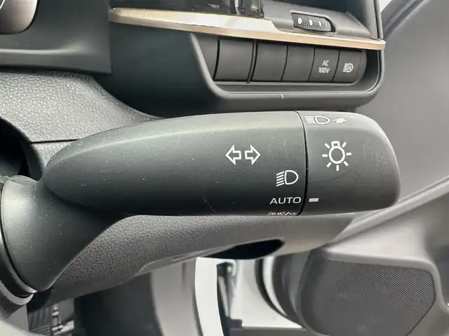 トヨタ クラウン クロスオーバー Z 滋賀県 2025(令7)年 0.4万km プレシャスホワイトパール 禁煙車/純正１２．３インチナビ/（Bluetooth/フルセグTV/USB/Miracast)/全方位カメラ/トヨタプレミアムサウンドシステム/シートヒーター（D+N席）/パワーシート（D+N席)/LEDヘッドランプ/デジタルインナーミラー/純正前後ドライブレコーダー/パワーバックドア/プリクラッシュセーフティ/衝突回避支援システム/レーントレーシングアシスト/レーダークルーズコントロール/アダプティブハイビームシステム/ロードサインアシスト/プロアクティヴドライビングシステム/ブラインドスポットモニター/パーキングサポートブレーキ/本革巻スポークステアリング/パドルシフト/ステアリングヒーター/ステアリングスイッチ/スマートキー/全ドアイージークローザー/アクセサリーコンセント/充電用USB端子/おくだけ充電/ビルトインETC2.0