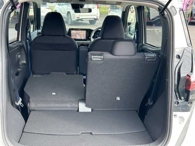 日産 サクラ X 静岡県 2023(令5)年 0.5万km チタニウムグレーM/シルキーホワイト 純正メモリナビ/AM/FM/CD/DVD/BT/フルセグ/ソナーセンサー/スマートキー/プッシュスタート/純正フロアマット/オートホールド/オートライト/LEDヘッドライト