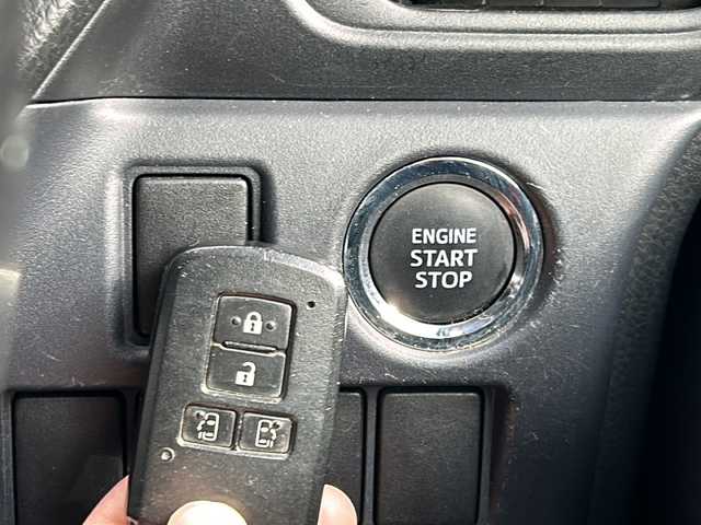 トヨタ ヴォクシー ZS 煌 愛知県 2015(平27)年 10.1万km ホワイトパールクリスタルシャイン 登録時走行距離100531km/社外8インチSDナビ/（フルセグTV/DVD/AM/FM/Bluetooth）/バックカメラ/アイドリングストップ/プッシュスタート/スマートキー/（スペアキー×１）/両側パワースライドドア/ビルドインETC/ドアバイザー/純正フロアマット/フォグランプ/オートライト/取説/保証書