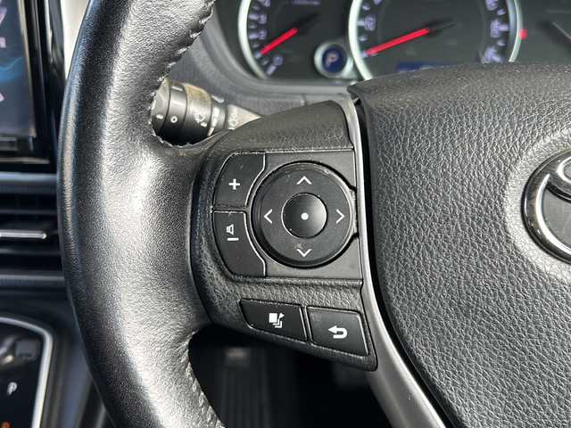 トヨタ ヴォクシー ZS 煌 愛知県 2015(平27)年 10.1万km ホワイトパールクリスタルシャイン 登録時走行距離100531km/社外8インチSDナビ/（フルセグTV/DVD/AM/FM/Bluetooth）/バックカメラ/アイドリングストップ/プッシュスタート/スマートキー/（スペアキー×１）/両側パワースライドドア/ビルドインETC/ドアバイザー/純正フロアマット/フォグランプ/オートライト/取説/保証書