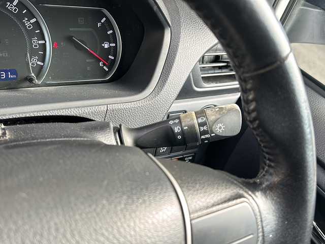 トヨタ ヴォクシー ZS 煌 愛知県 2015(平27)年 10.1万km ホワイトパールクリスタルシャイン 登録時走行距離100531km/社外8インチSDナビ/（フルセグTV/DVD/AM/FM/Bluetooth）/バックカメラ/アイドリングストップ/プッシュスタート/スマートキー/（スペアキー×１）/両側パワースライドドア/ビルドインETC/ドアバイザー/純正フロアマット/フォグランプ/オートライト/取説/保証書