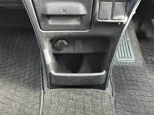 トヨタ ヴォクシー ZS 煌 愛知県 2015(平27)年 10.1万km ホワイトパールクリスタルシャイン 登録時走行距離100531km/社外8インチSDナビ/（フルセグTV/DVD/AM/FM/Bluetooth）/バックカメラ/アイドリングストップ/プッシュスタート/スマートキー/（スペアキー×１）/両側パワースライドドア/ビルドインETC/ドアバイザー/純正フロアマット/フォグランプ/オートライト/取説/保証書