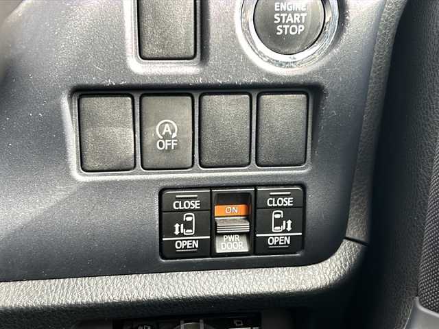 トヨタ ヴォクシー ZS 煌 愛知県 2015(平27)年 10.1万km ホワイトパールクリスタルシャイン 登録時走行距離100531km/社外8インチSDナビ/（フルセグTV/DVD/AM/FM/Bluetooth）/バックカメラ/アイドリングストップ/プッシュスタート/スマートキー/（スペアキー×１）/両側パワースライドドア/ビルドインETC/ドアバイザー/純正フロアマット/フォグランプ/オートライト/取説/保証書