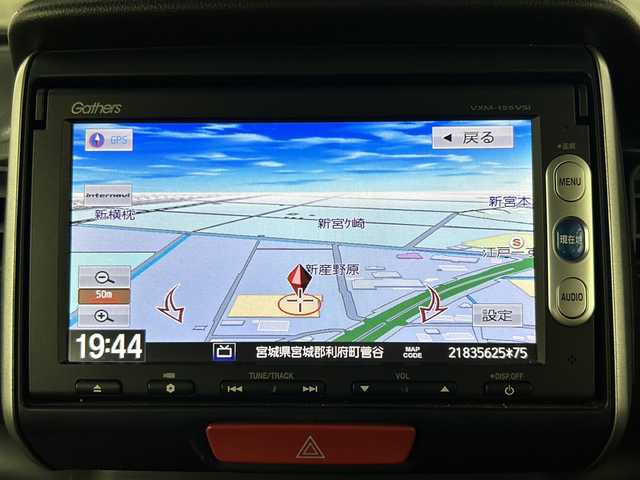ホンダ Ｎ ＢＯＸ G SSパッケージ 宮城県 2015(平27)年 6.8万km スマートブラック 両側パワースライドドア/純正ナビ/(AM/FM/iPod/SD/CD/AUX/VTR/TV)/Bluetooth/USB入力端子/DVD再生機能/プッシュスタート/スマートキー/ヘッドライトレベライザー/衝突被害軽減システム/純正フロアマット/純正14インチアルミホイール